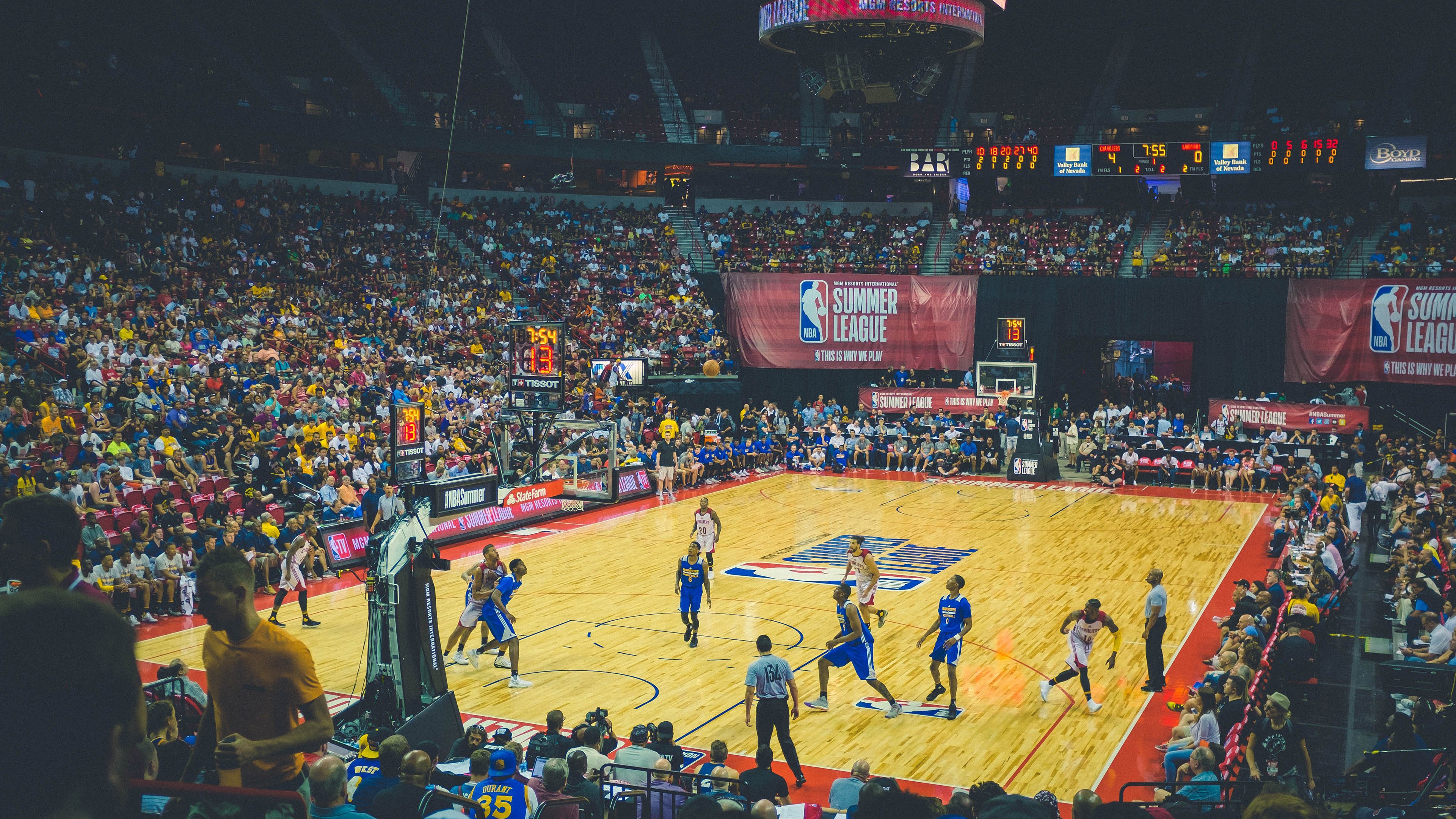 范弗利特爆发之夜，雷霆的强行终结与马刺的沉默回响