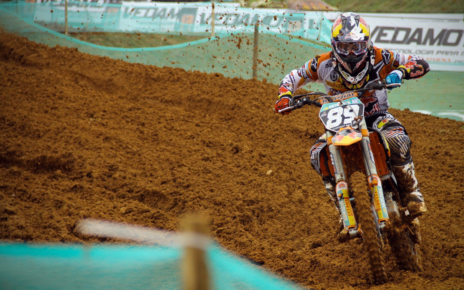 绿茵场与篮球馆的双重奏,当西甲德比遇见CBA的收割